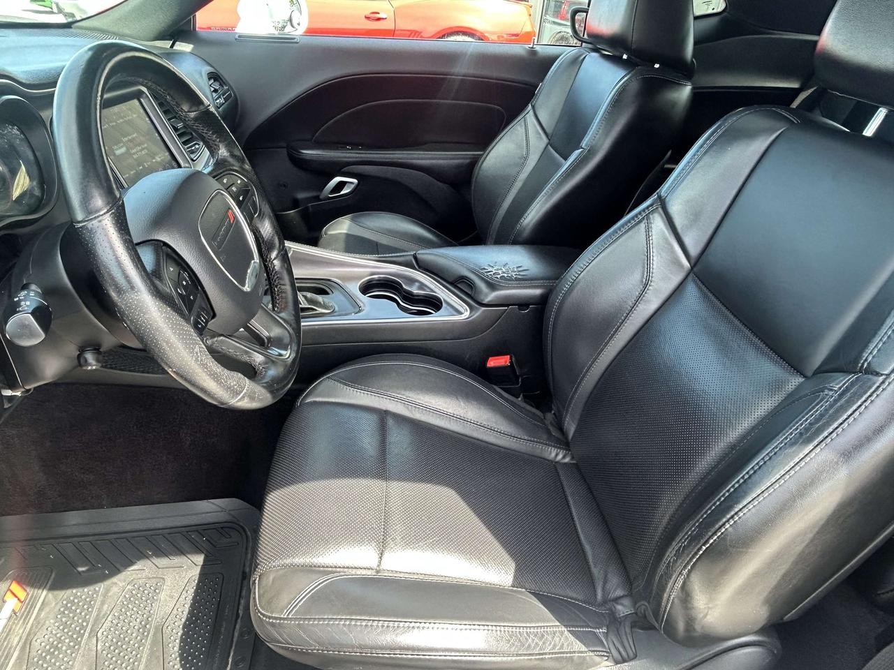 2017 Dodge Challenger SXT Plus LEATHER SUNROOF CALL NAPANEE 613-354-2100 Photo