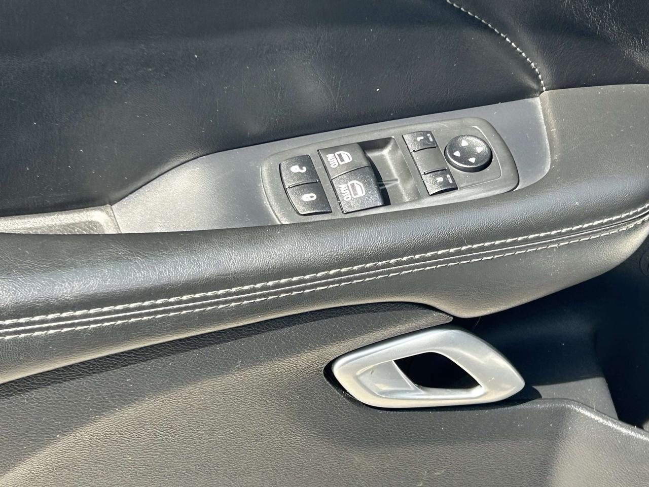 2017 Dodge Challenger SXT Plus LEATHER SUNROOF CALL NAPANEE 613-354-2100 Photo