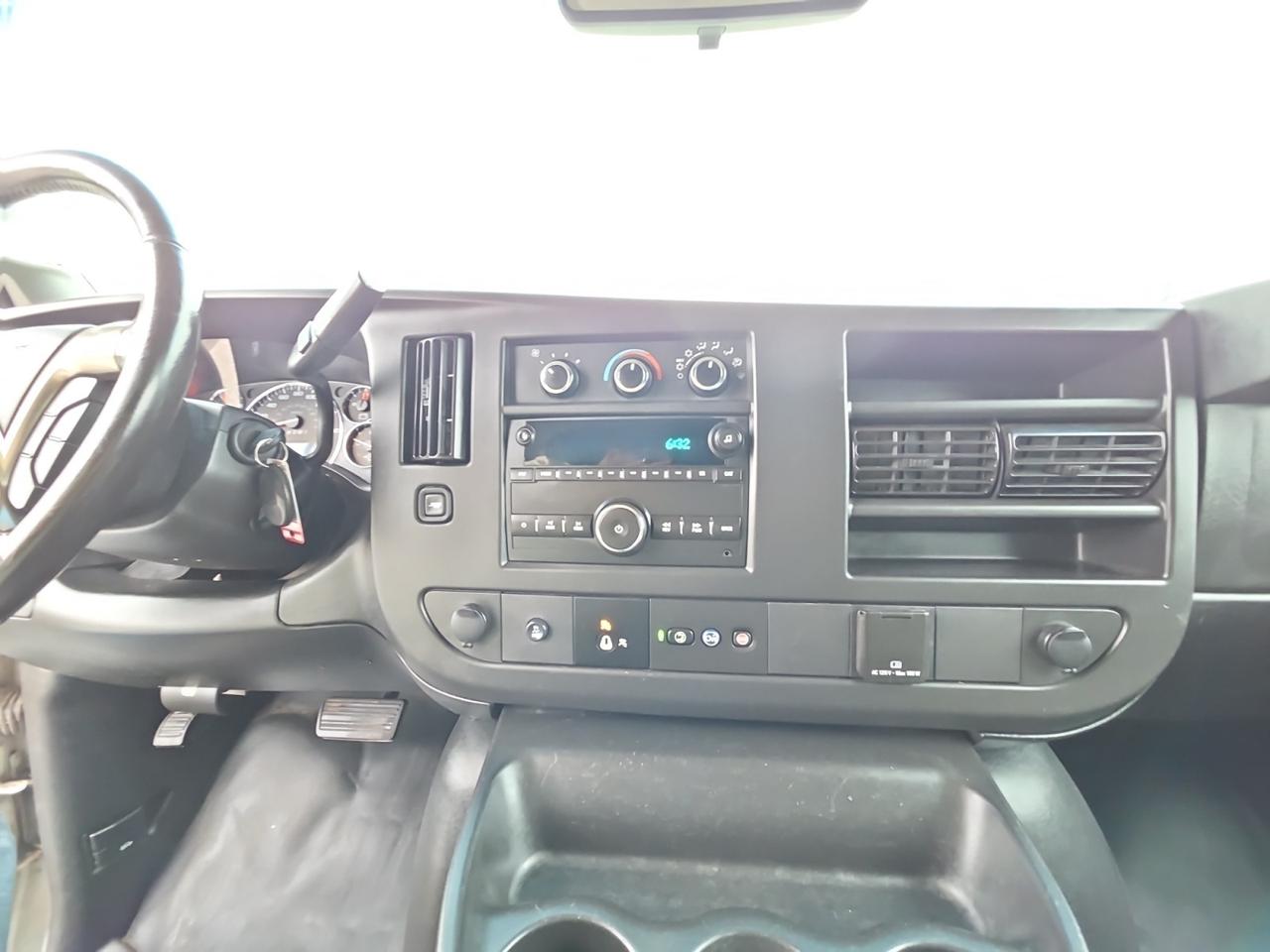 2019 GMC Savana 2500 135 DURAMAX DIESEL / NO ACCIDENTS / SHELVES / Photo