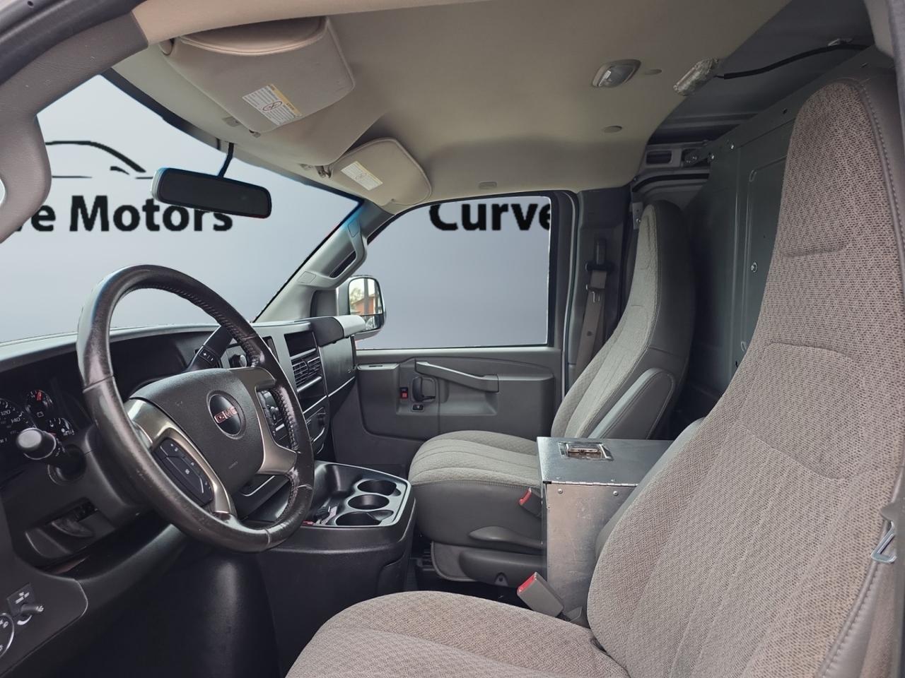 2019 GMC Savana 2500 135 DURAMAX DIESEL / NO ACCIDENTS / SHELVES / Photo
