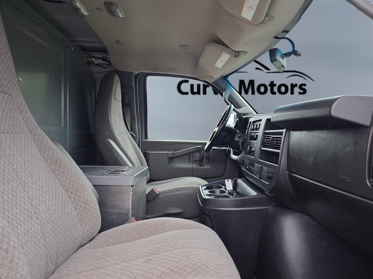 2019 GMC Savana 2500 135 DURAMAX DIESEL / NO ACCIDENTS / SHELVES / Photo