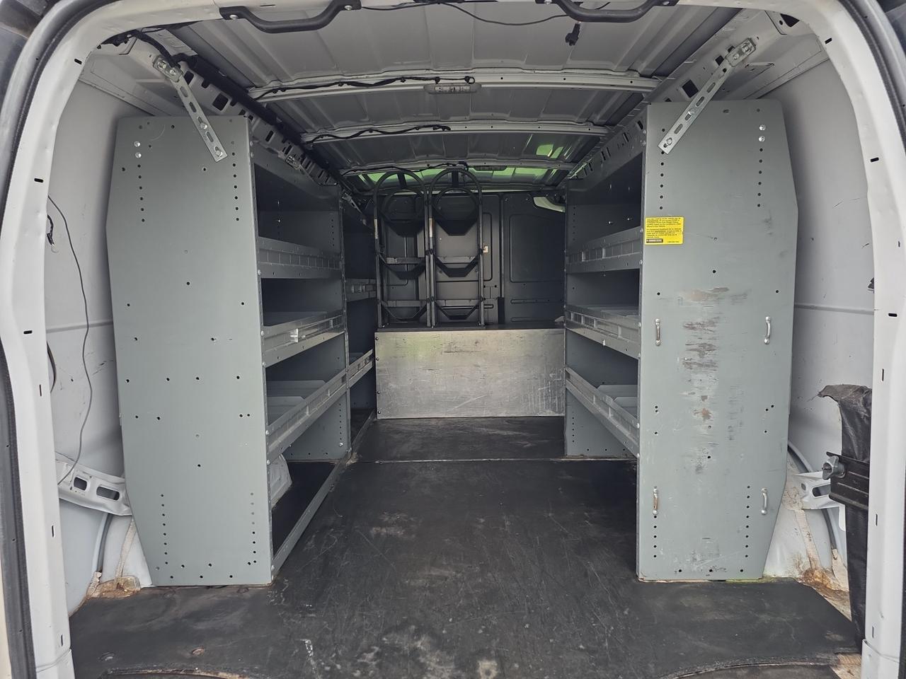 2019 GMC Savana 2500 135 DURAMAX DIESEL / NO ACCIDENTS / SHELVES / Photo
