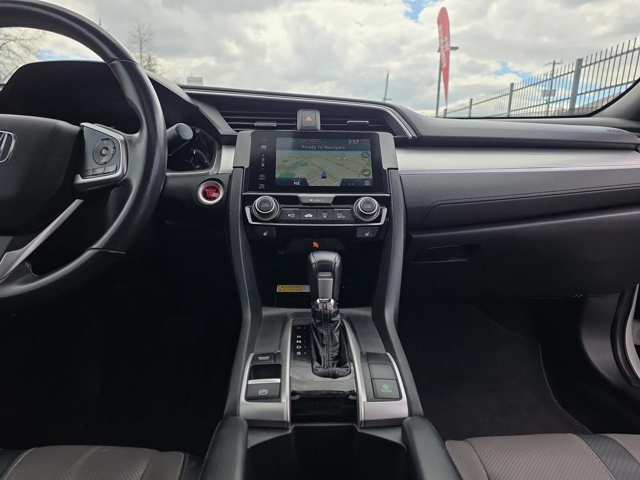 2017 Honda Civic Coupe 2dr Touring * LEATHER / ROOF / CARPLAY / CAMERA / Photo