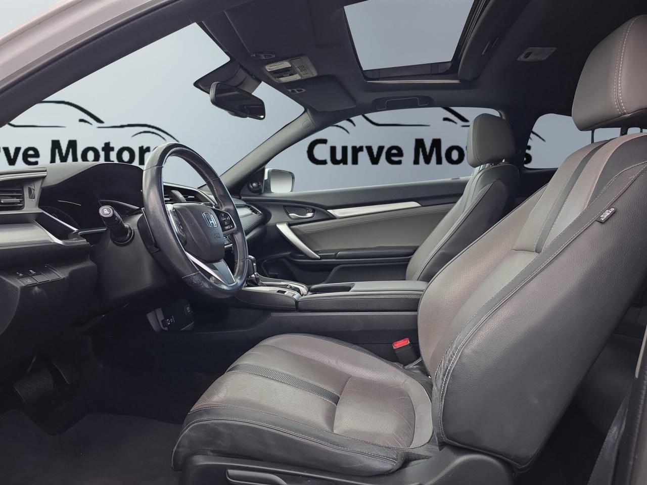 2017 Honda Civic Coupe 2dr Touring * LEATHER / ROOF / CARPLAY / CAMERA / Photo