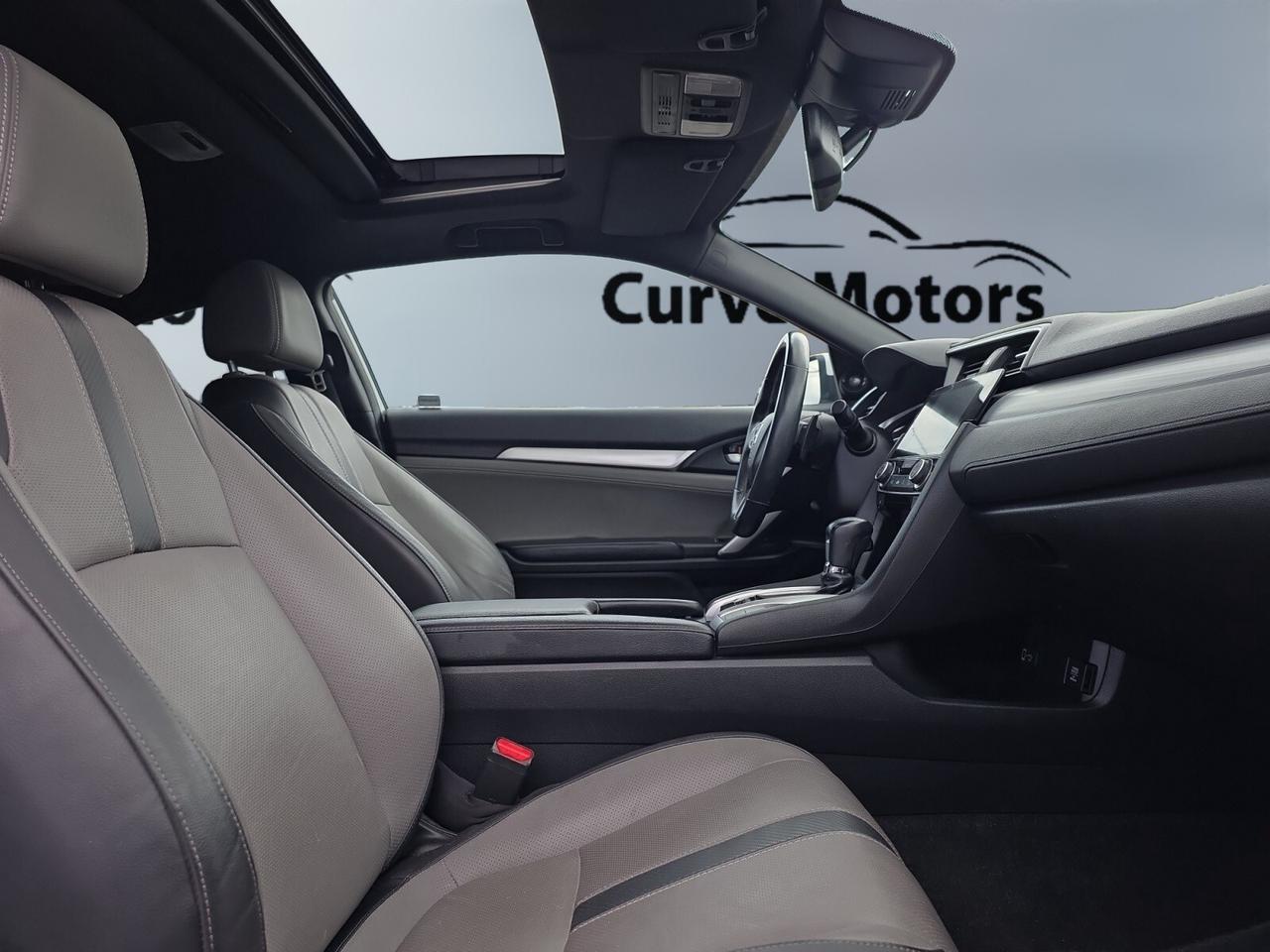 2017 Honda Civic Coupe 2dr Touring * LEATHER / ROOF / CARPLAY / CAMERA / Photo