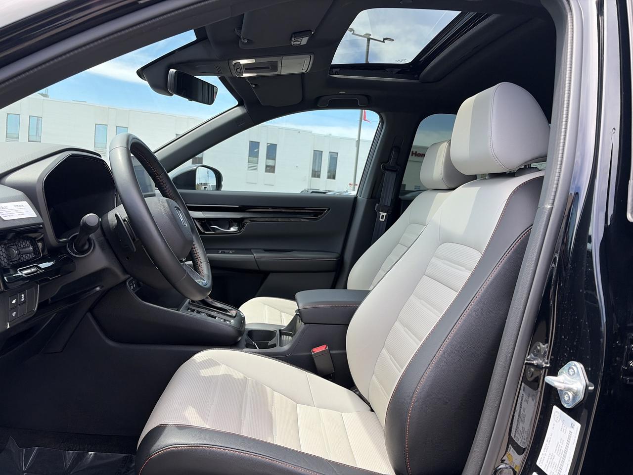 2025 Honda CR-V Touring HYBRID  Navi  Leather  Sunroof Photo