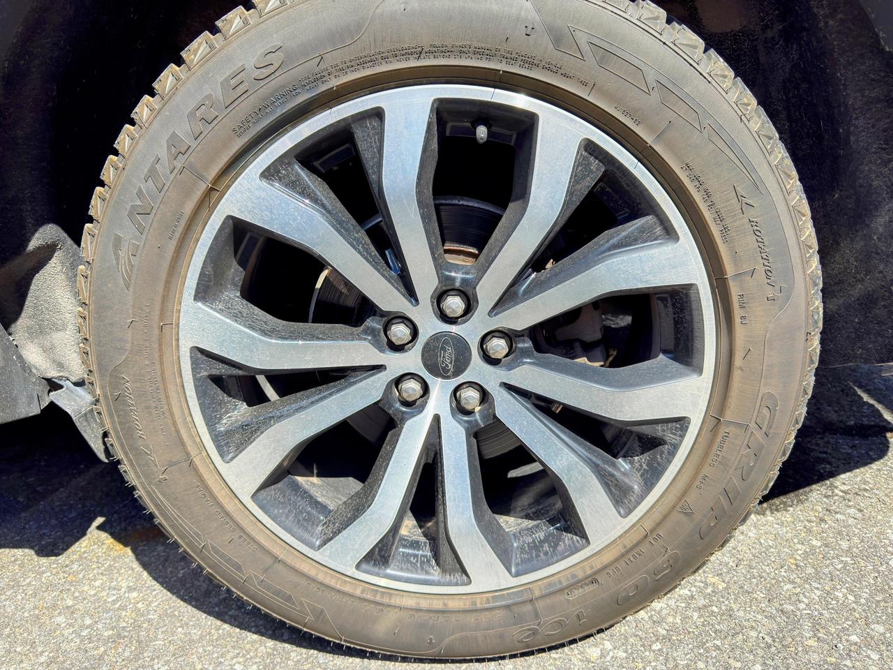 2023 Ford Explorer ST Line Photo
