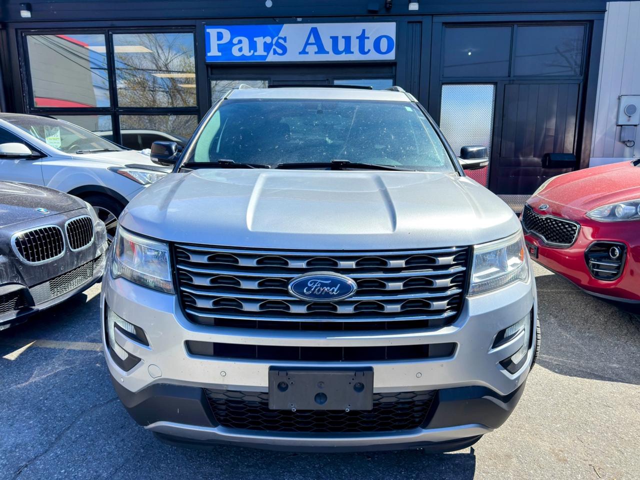 2017 Ford Explorer XLT Photo2