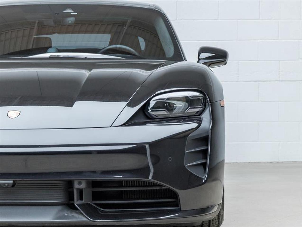 2020 Porsche Taycan  Photo3