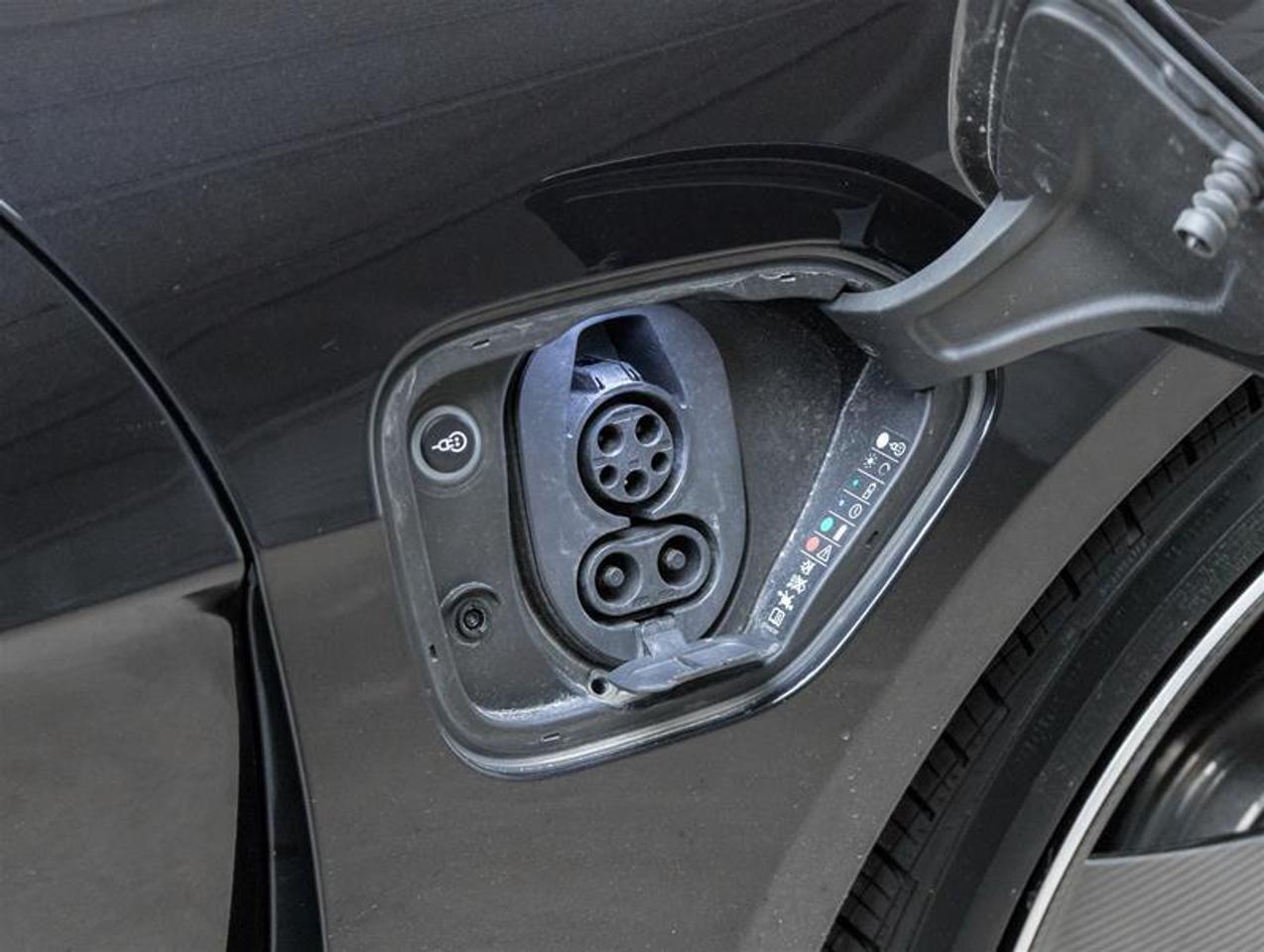 2020 Porsche Taycan  Photo