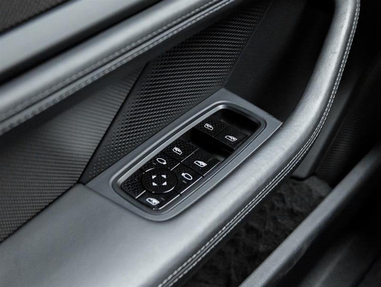 2020 Porsche Taycan  Photo