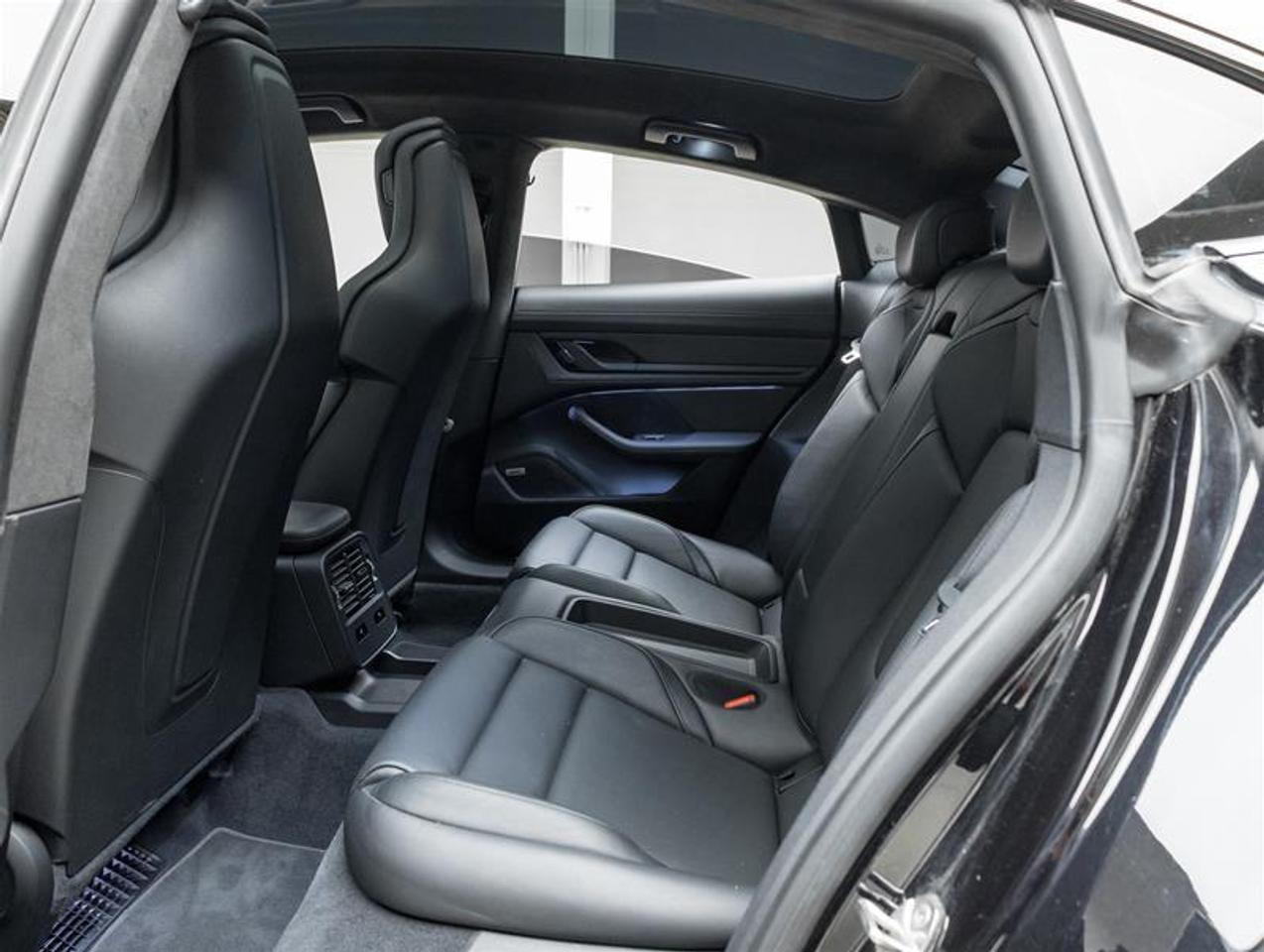 2020 Porsche Taycan  Photo