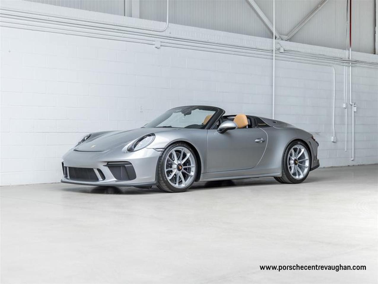 2019 Porsche 911  Photo0