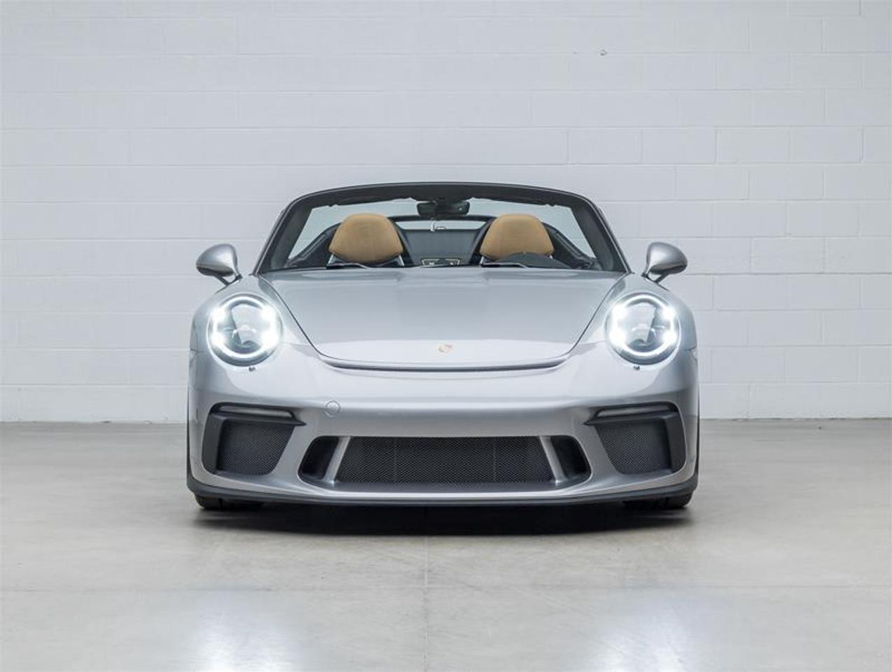 2019 Porsche 911  Photo3