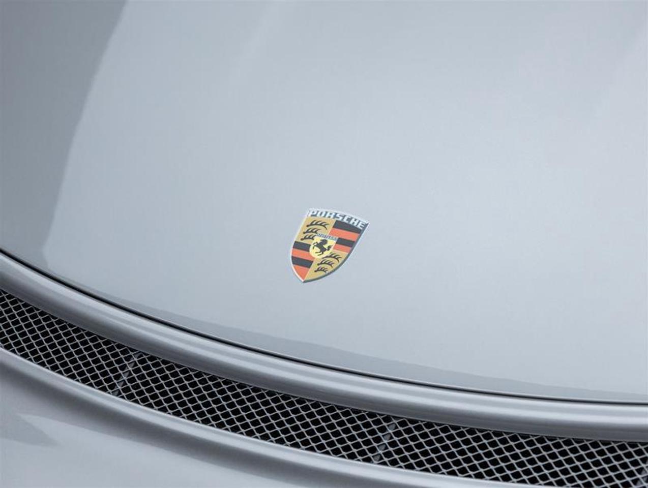 2019 Porsche 911  Photo2