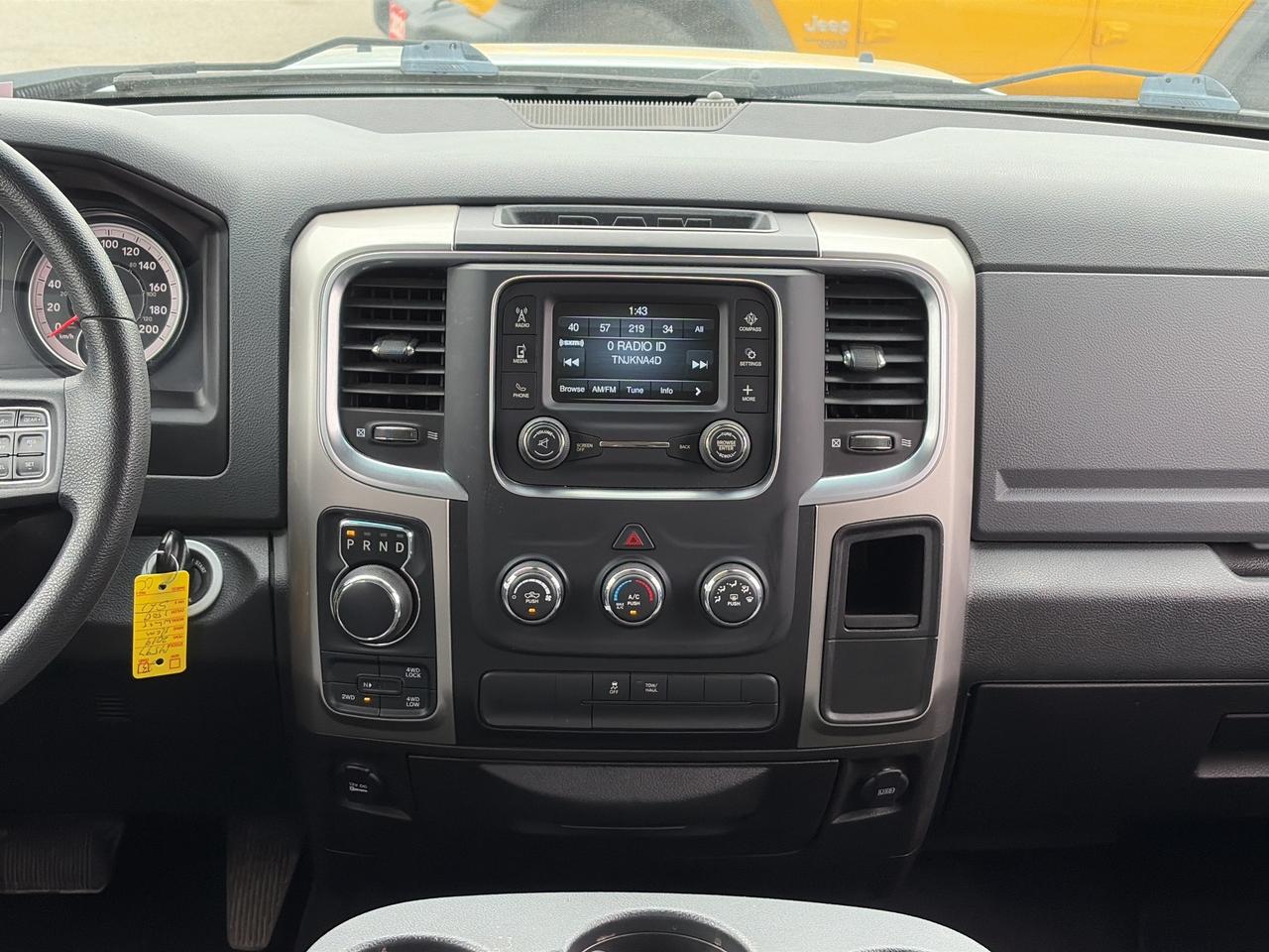 2019 RAM 1500 Classic CLEAN CARFAX, 6 PASSENGER, 4X4! Photo