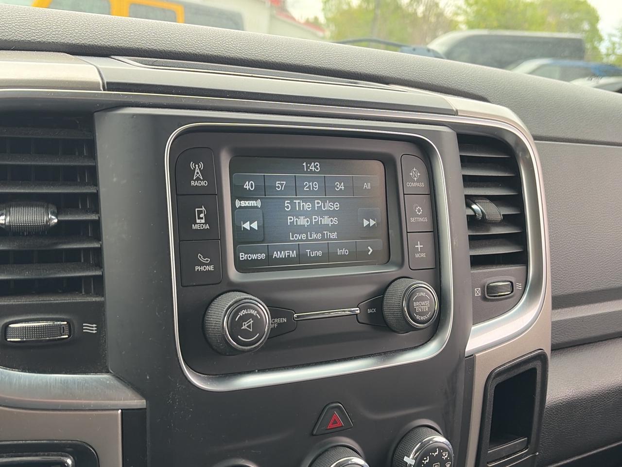 2019 RAM 1500 Classic CLEAN CARFAX, 6 PASSENGER, 4X4! Photo