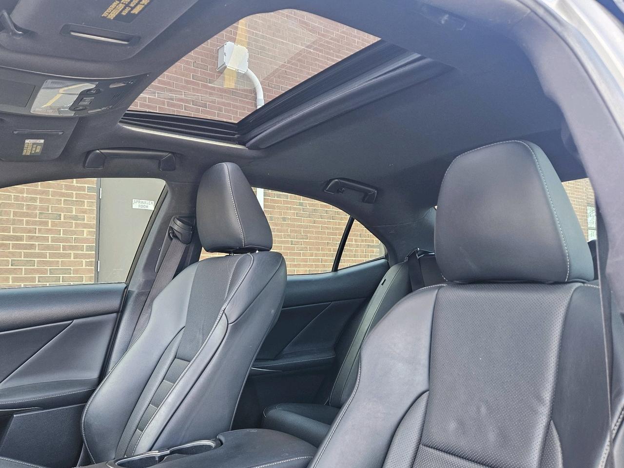 2017 Lexus IS AWD, Nav, Camera Photo