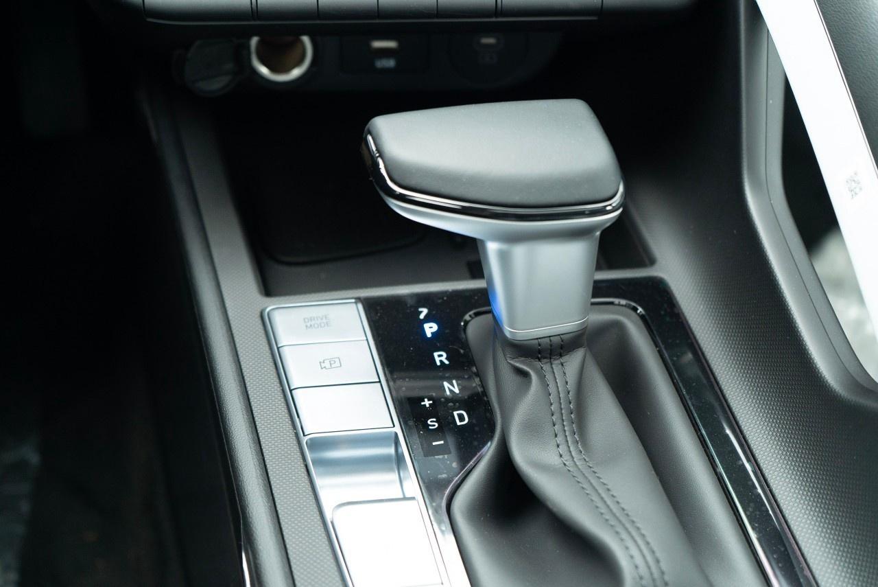 2026 Hyundai Elantra Hybrid Luxury Sedan Photo