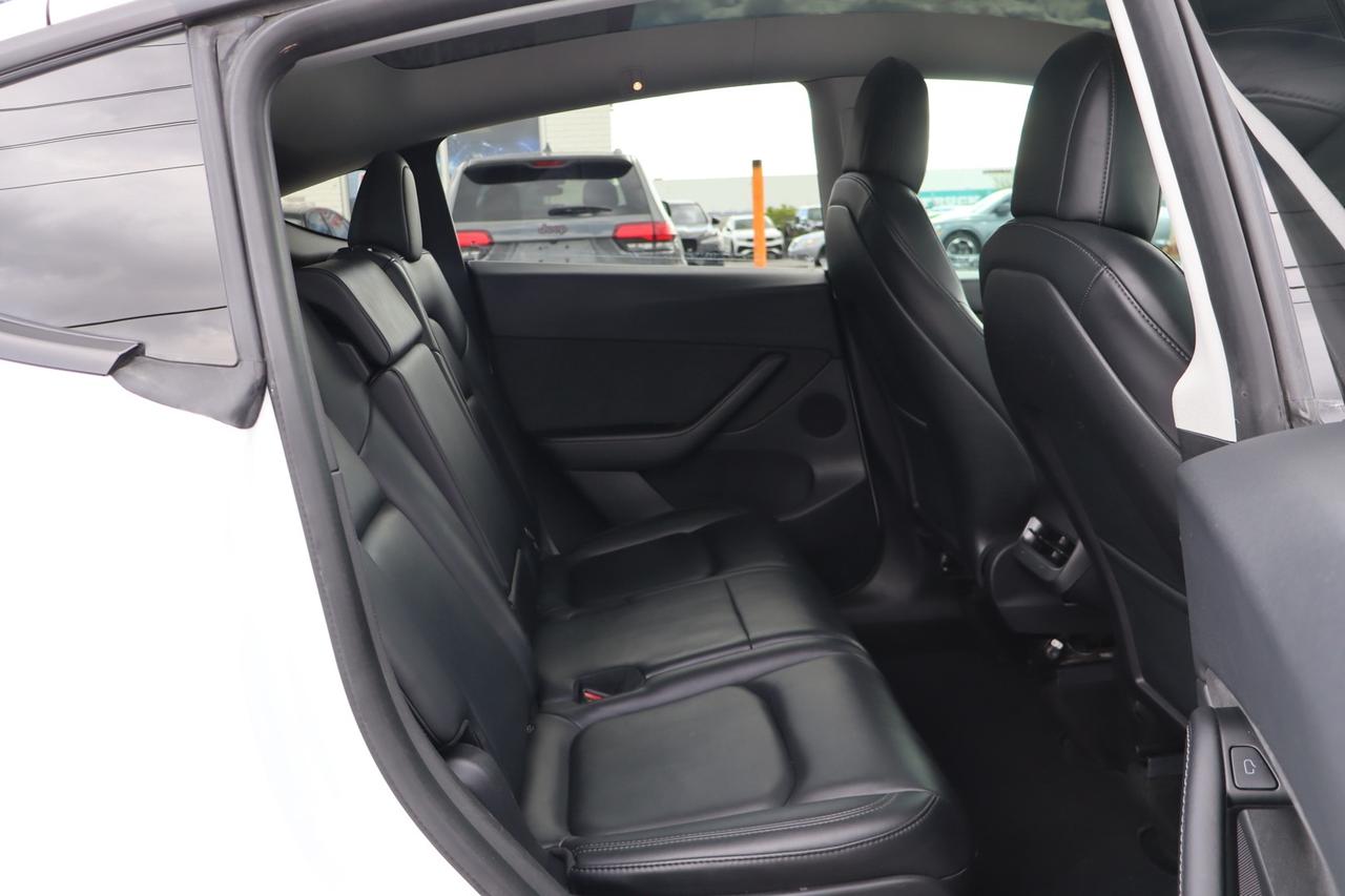 2022 Tesla Model Y Long Range AWD   No Accident   7 Passenger   Clean Photo