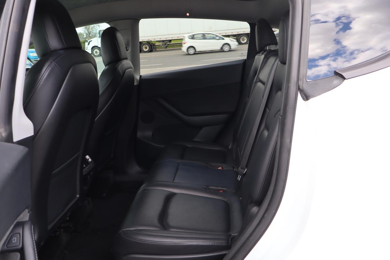 2022 Tesla Model Y Long Range AWD   No Accident   7 Passenger   Clean Photo
