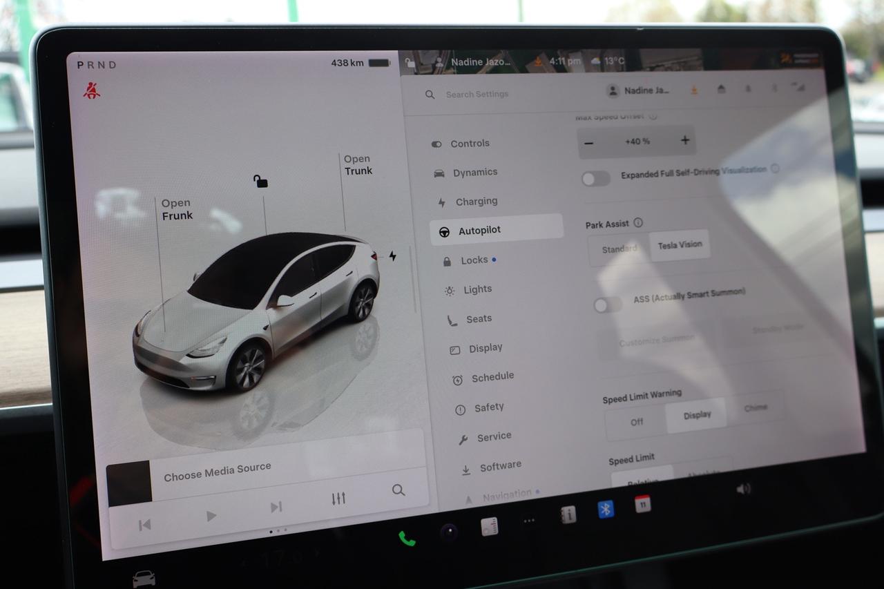 2022 Tesla Model Y Long Range AWD   No Accident   7 Passenger   Clean Photo