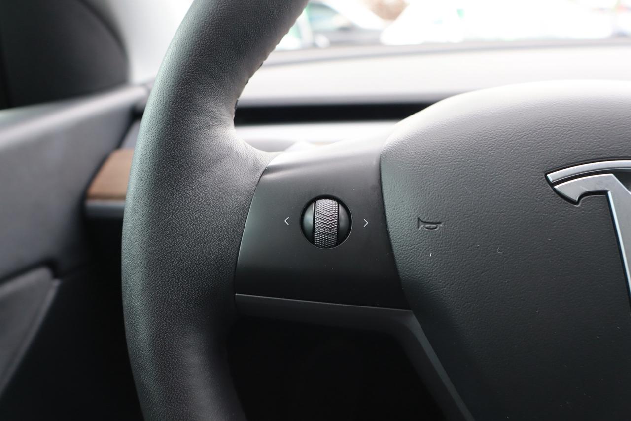2022 Tesla Model Y Long Range AWD   No Accident   7 Passenger   Clean Photo