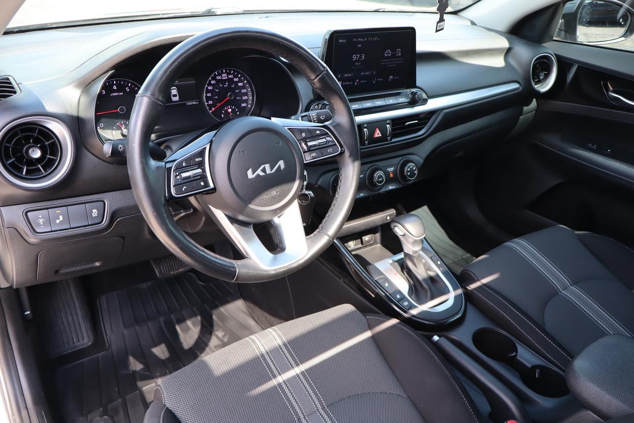 2023 Kia Forte EX   NO ACCIDENT   CLEAN CARFAX   ONE OWNER Photo