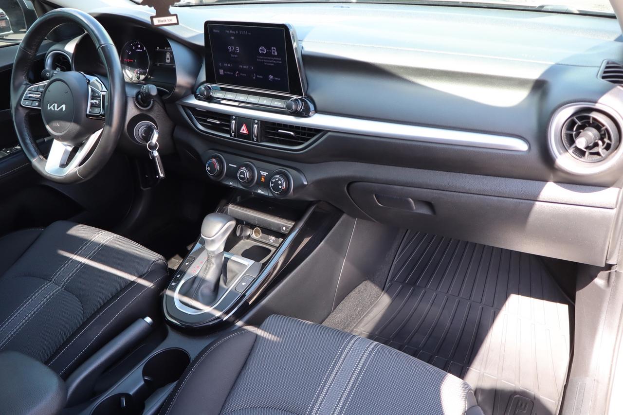 2023 Kia Forte EX   NO ACCIDENT   CLEAN CARFAX   ONE OWNER Photo