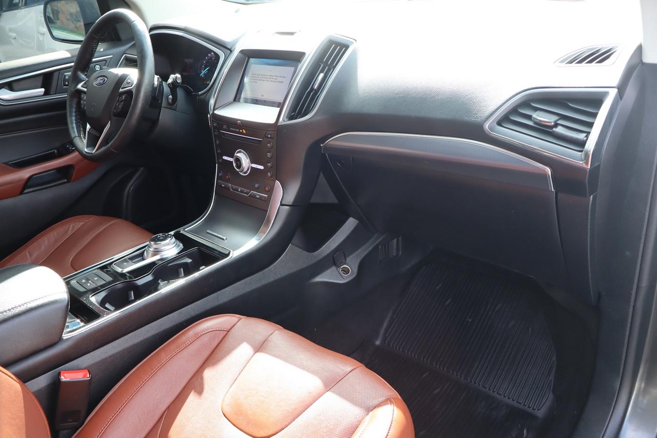 2019 Ford Edge Titanium AWD Photo