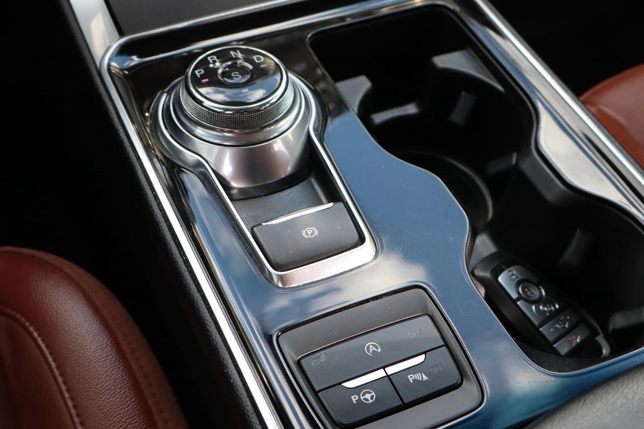 2019 Ford Edge Titanium AWD Photo
