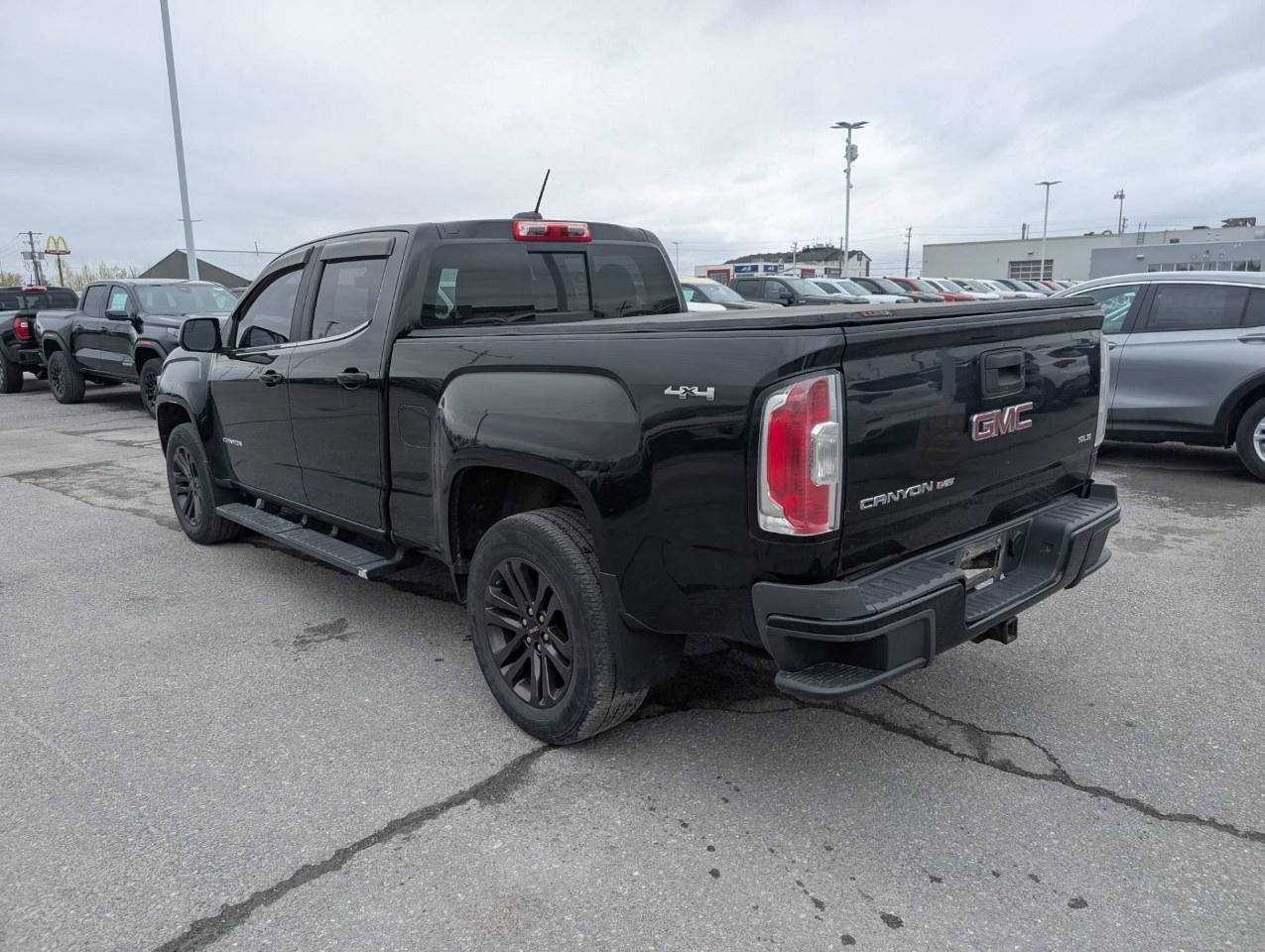 2018 GMC Canyon Crew Cab Long Box 4-Wheel Drive SLE Photo3