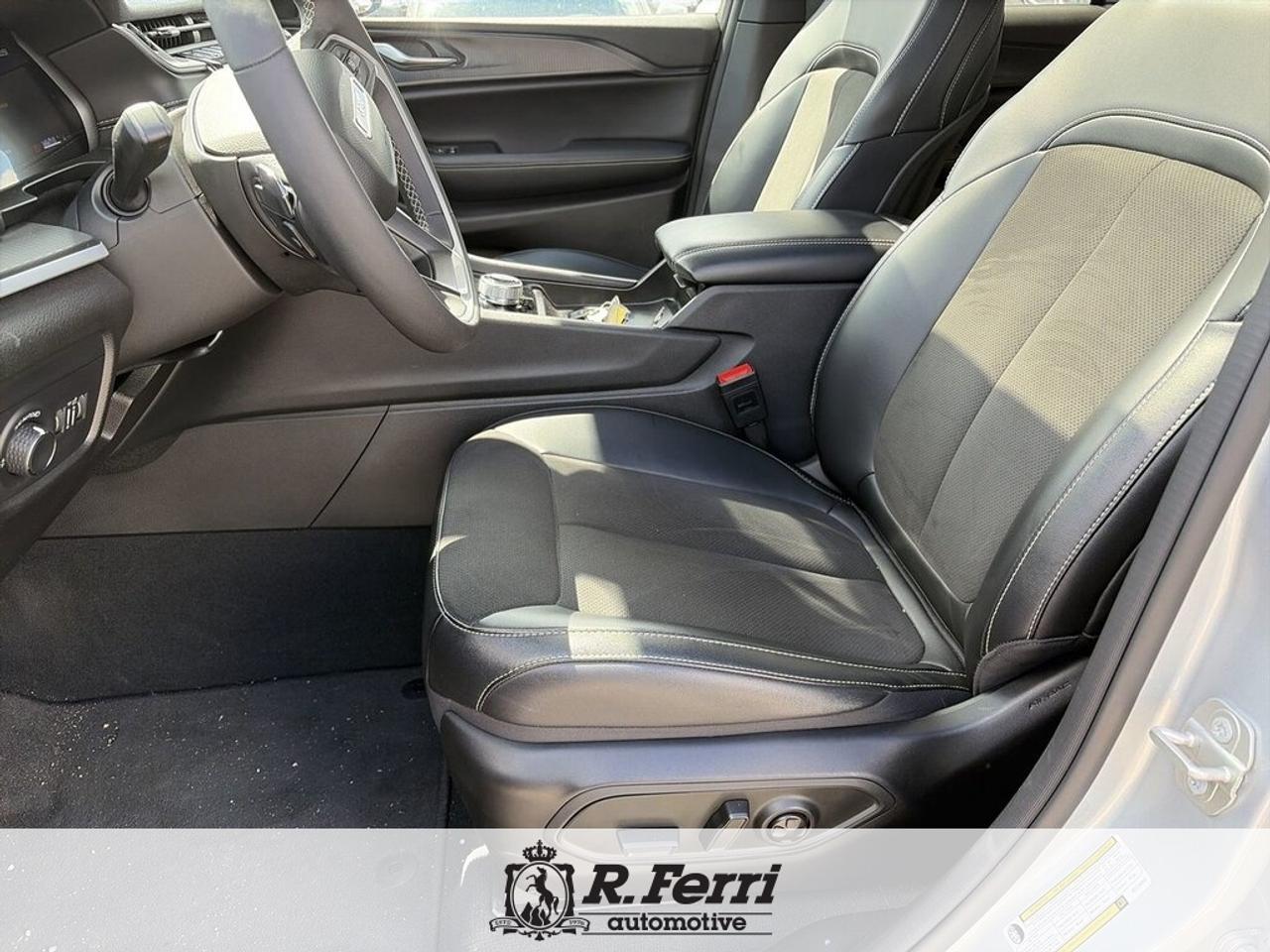 2024 Jeep Grand Cherokee Laredo 4dr 4x4 Photo
