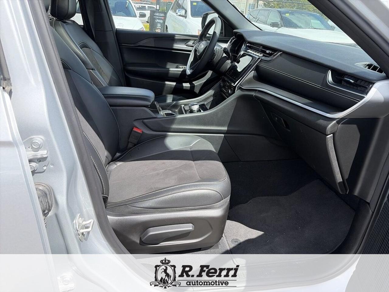 2024 Jeep Grand Cherokee Laredo 4dr 4x4 Photo