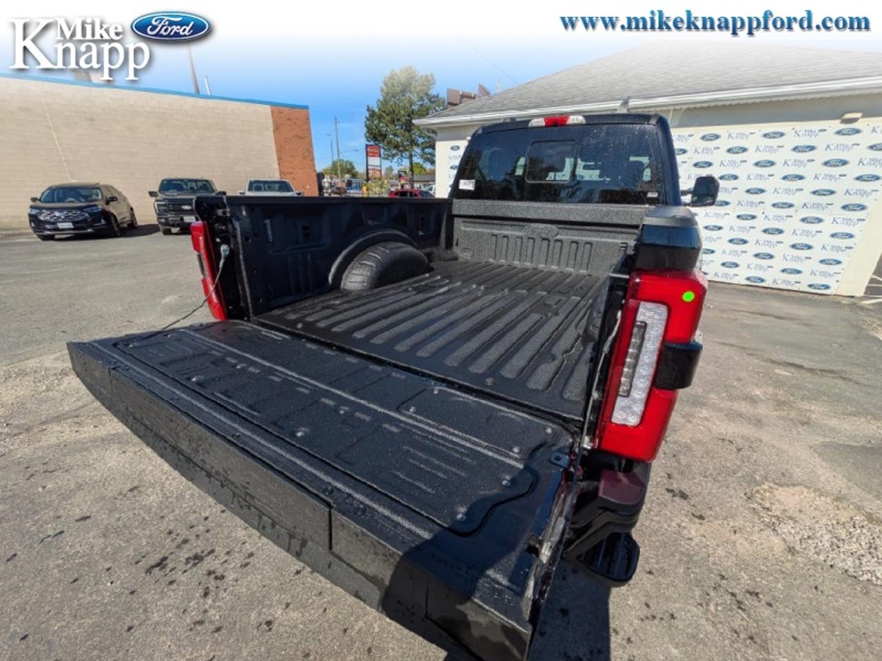 2026 Ford F-350 Super Duty Platinum Photo