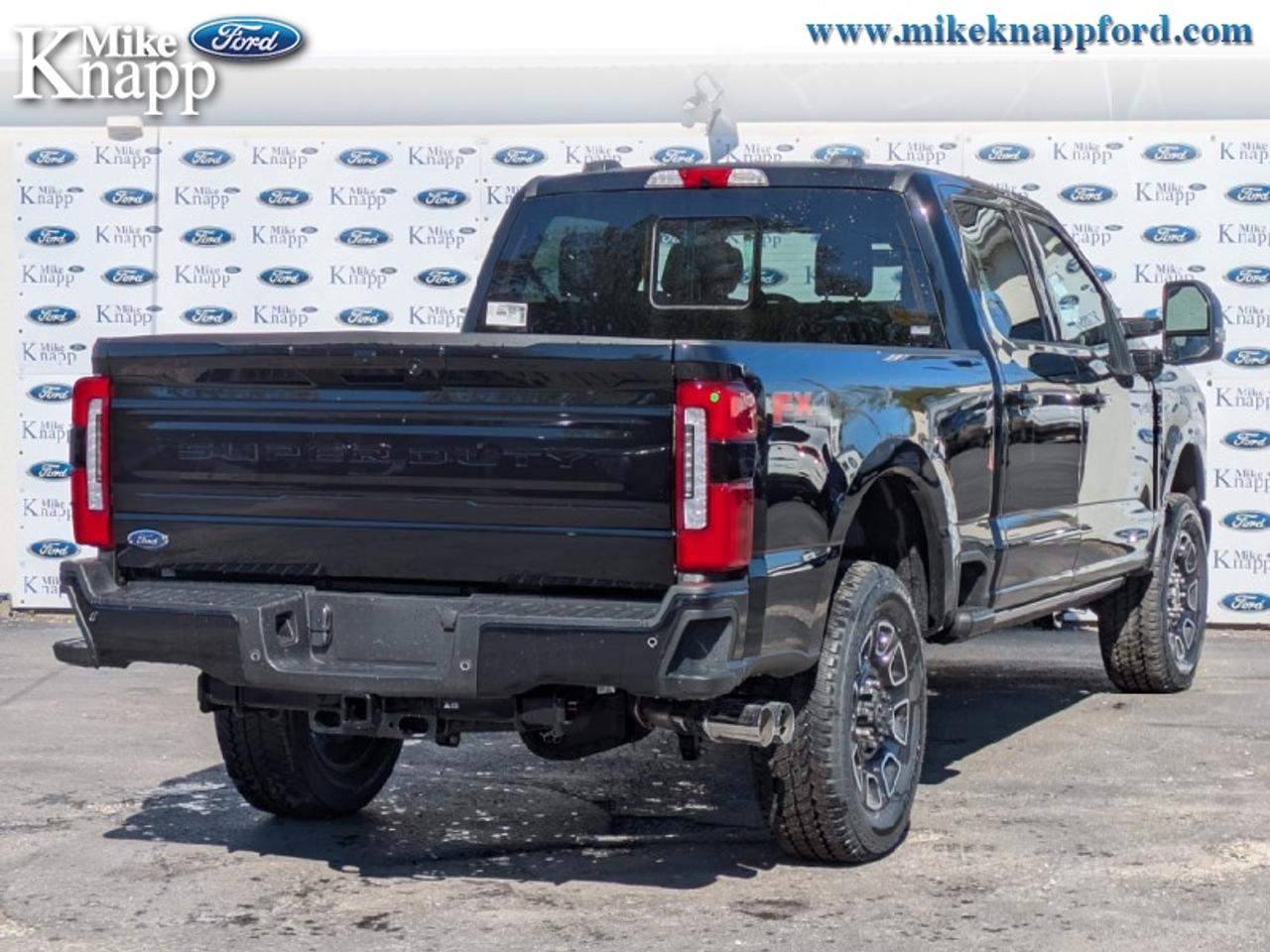 2026 Ford F-350 Super Duty Platinum Photo