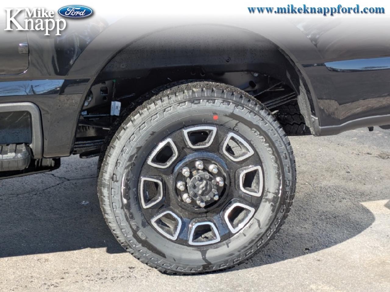 2026 Ford F-350 Super Duty Platinum Photo