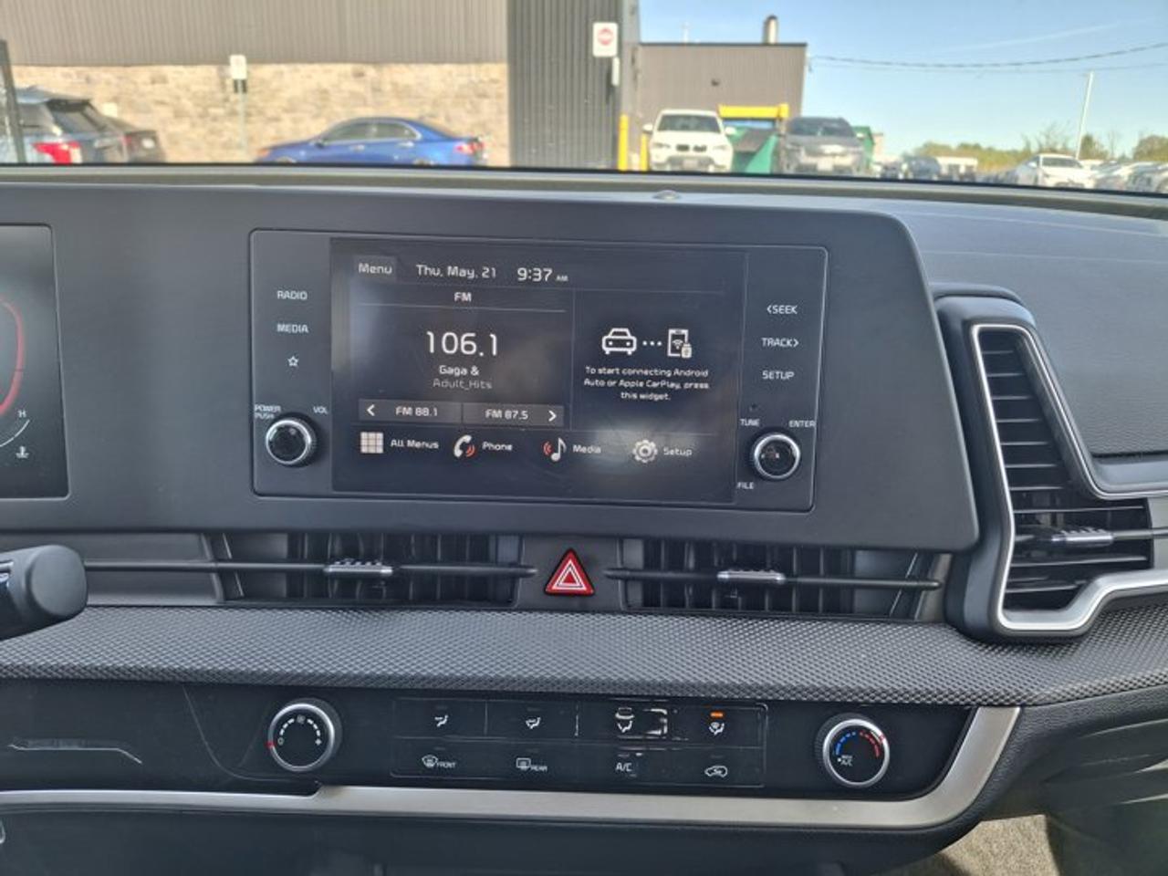 2025 Kia Sportage LX AWD | Heated Seats | CarPlay + Android | Rear Camera | and More ! Photo