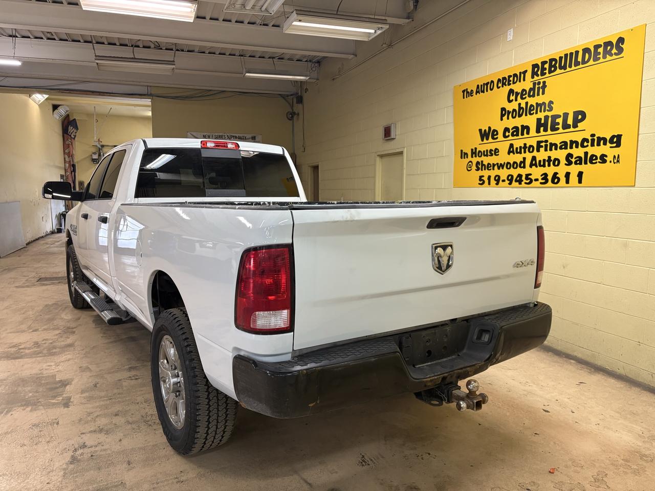 2017 RAM 2500 SLT Photo3