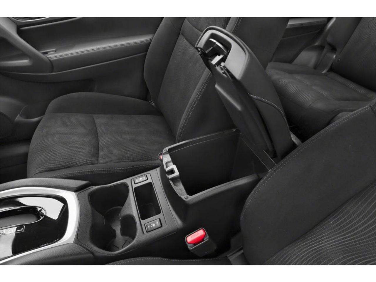 2016 Nissan Rogue SV Photo