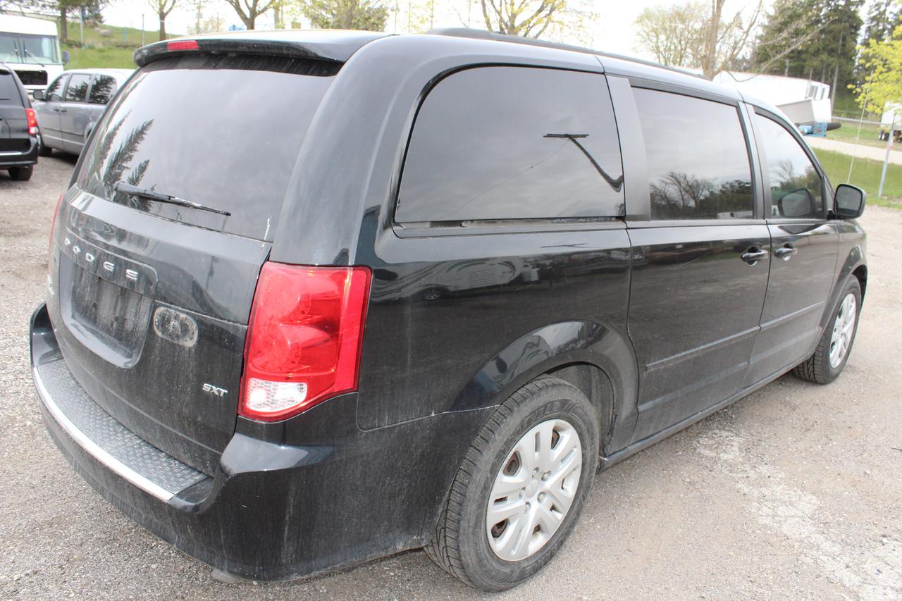 2015 Dodge Grand Caravan SXT Photo2