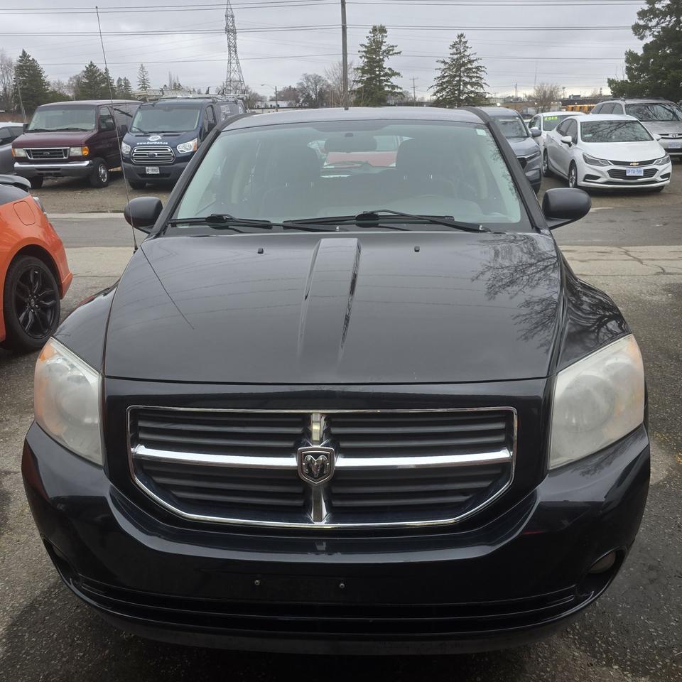 2011 Dodge Caliber SXT Photo2
