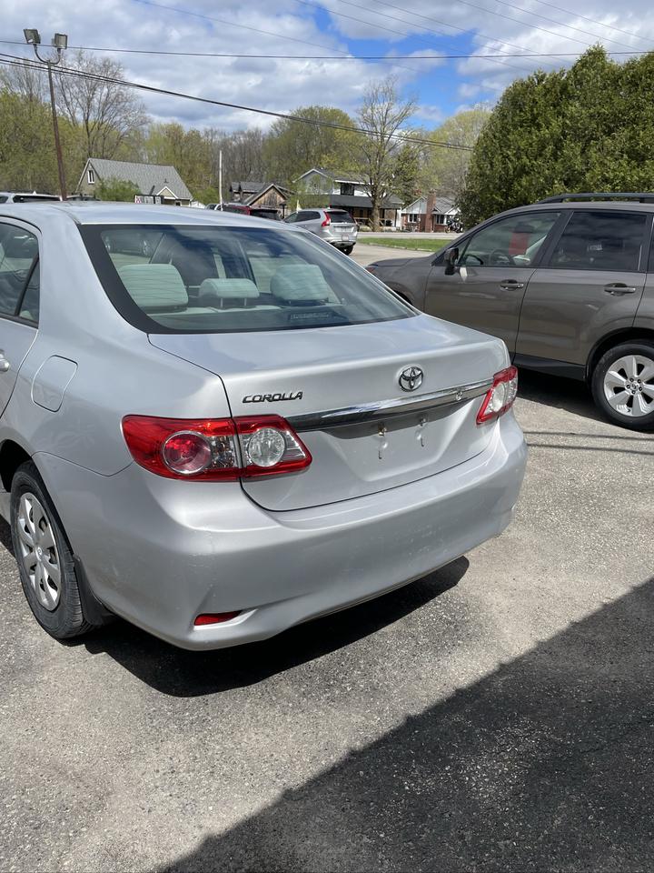 2013 Toyota Corolla LE Photo2