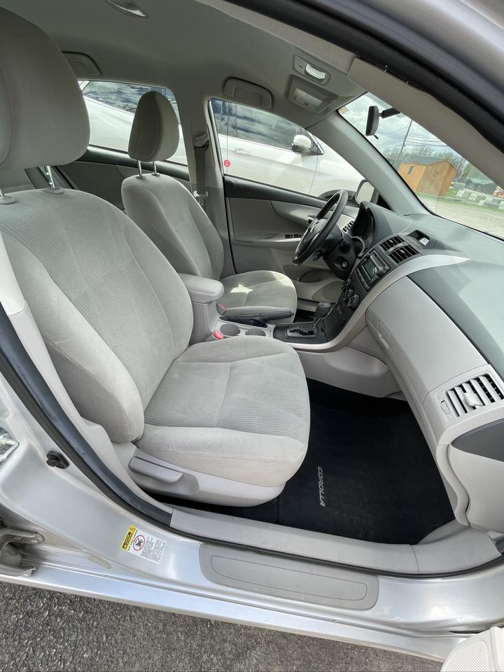 2013 Toyota Corolla LE Photo
