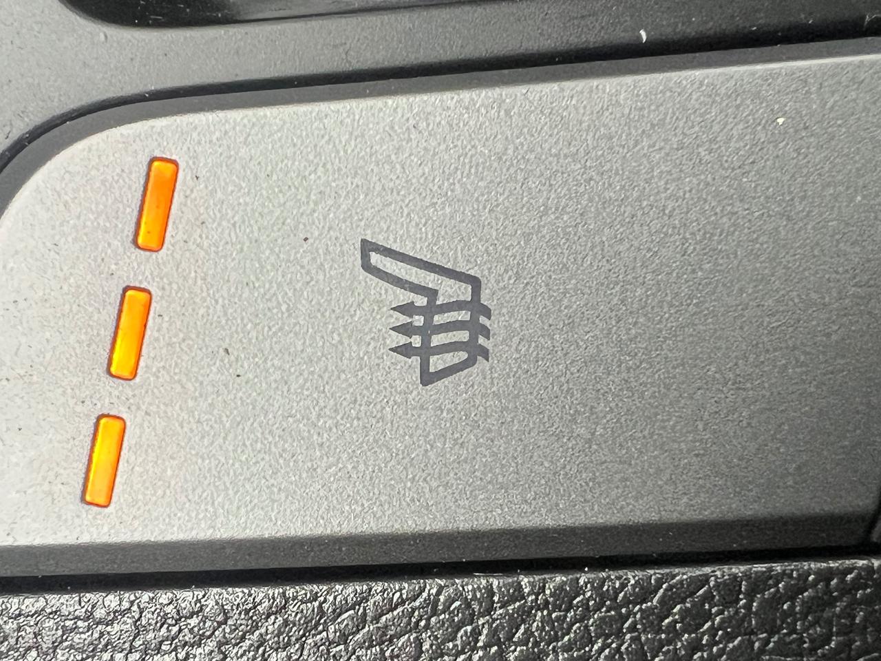 2019 Hyundai Elantra BACK CAM-HEATED SEATS- BLUETOOTH & MORE! Photo
