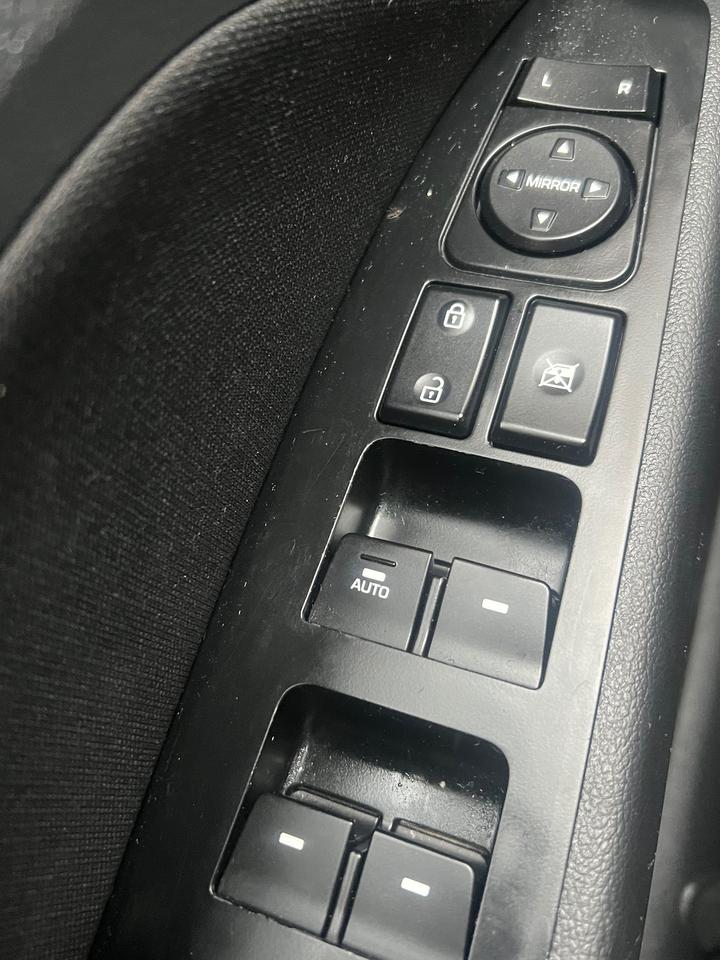 2019 Hyundai Elantra BACK CAM-HEATED SEATS- BLUETOOTH & MORE! Photo