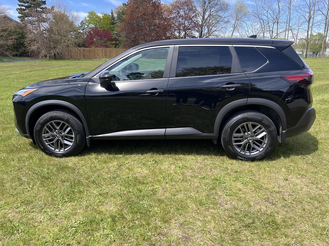 2023 Nissan Rogue S AWD *Clean Carfax Photo2