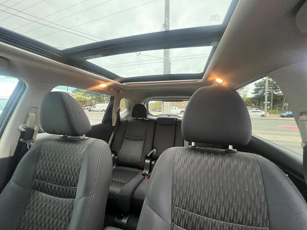 2019 Nissan Rogue BACK CAM- SUNROOF-HEATED SEATS- BLUETOOTH Photo