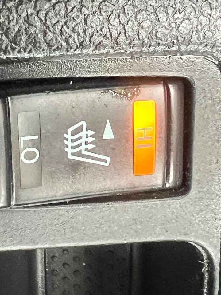 2019 Nissan Rogue BACK CAM- SUNROOF-HEATED SEATS- BLUETOOTH Photo