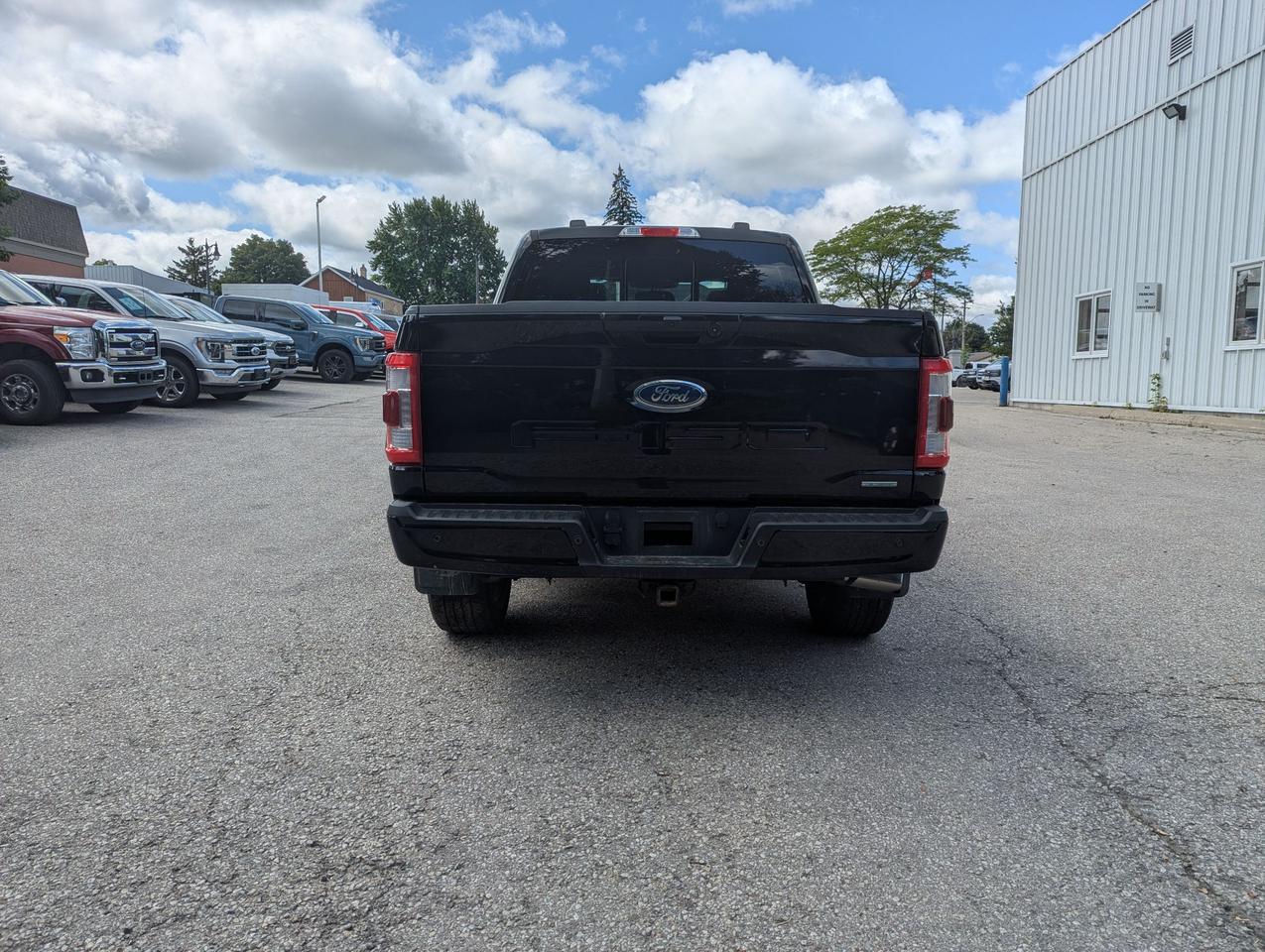 2022 Ford F-150 Lariat 4WD SuperCrew 5.5' Box Photo4